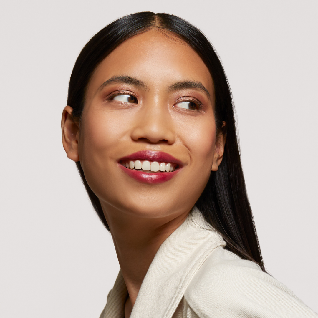 nachhaltige natürliche vegane Rouge Naturkosmetik Pressed Blush auf Gesicht